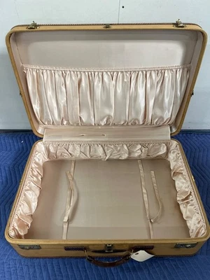 Vintage Hartmann Caravan 20" Suitcase with Key - Image 1 of 4