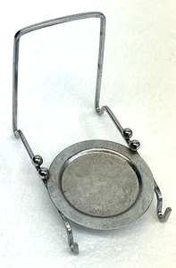 Soporte para taza de té y platillo victoriano grabado floral plateado de colección - Imagen 1 de 2