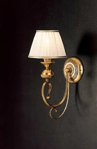 APPLIQUE A 1 LUCE FERRO BATTUTO FOGLIA ORO CON PARALUME COLL.PRE ART.AP105/1 - Imagen 1 de 1