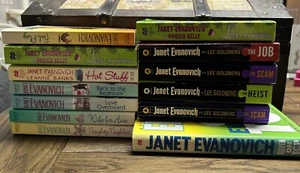 Lot of 13 Janet Evanovich Paperbacks Mixed Book Lot - Picture 1 of 5
