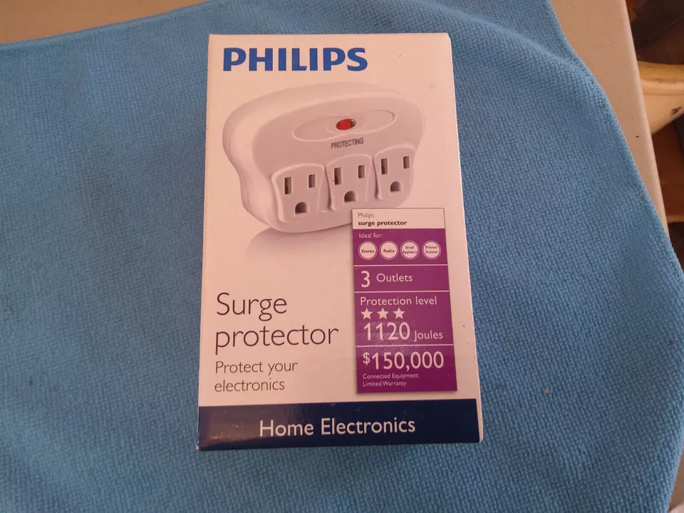 Philips Surge Protector, 3 Outlets 1120 Joules, Home Electronics, SPP3030D/17 - Image 1 of 4