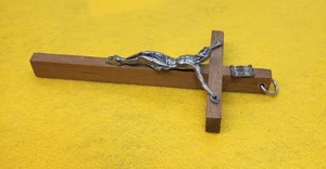 Crucifijo religioso Jesús metal y madera crucifijo cruz colgante grande 4,75 pulgadas - Imagen 1 de 5