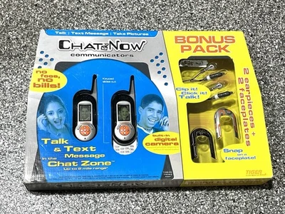 Antigo Hasbro Tiger ELectronics pacote com 2 comunicadores CHAT NOW com câmera e fones de ouvido - Imagem 1 de 4