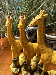 Lot 3 Giraffe’s Hartgummi Harz Dekor 6,5” - Bild 1 von 5