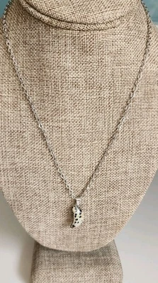 Collar de acero inoxidable con piedras preciosas pulidas jaspe dálmata luna creciente 🌘 Foto 1 de 4