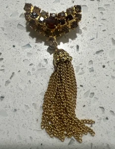Vintage Brooch Stunning Made In Austria Costume Dangle Gold Tone - Picture 1 of 7