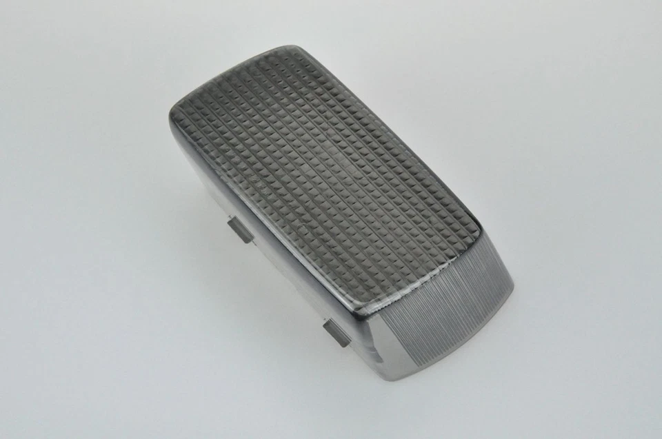 Lente de lanterna traseira serve apenas SUZUKI 89-00 GS500E 90-96 DR650 fumê - Imagem 1 de 4