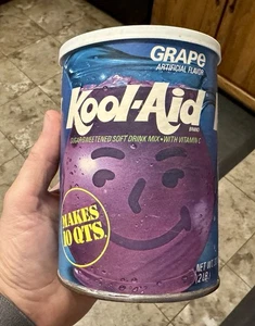 Vintage vuoto 32 oz. Grape Kool-Aid Tin Can Prop con Coperchio Kool Aid Bevande Mix - Foto 1 di 7