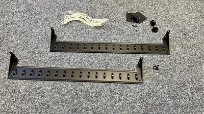 APC 871-1871B PDU-Kabelhalterungsfachhalterung & Montageset AP7830 - Bild 1 von 3