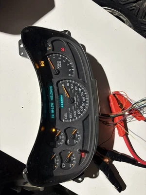 Chevrolet Silverado 2500 2003-05, GMC Sierra 2500, Yukon XL cuadro de instrumentos Foto 1 de 2