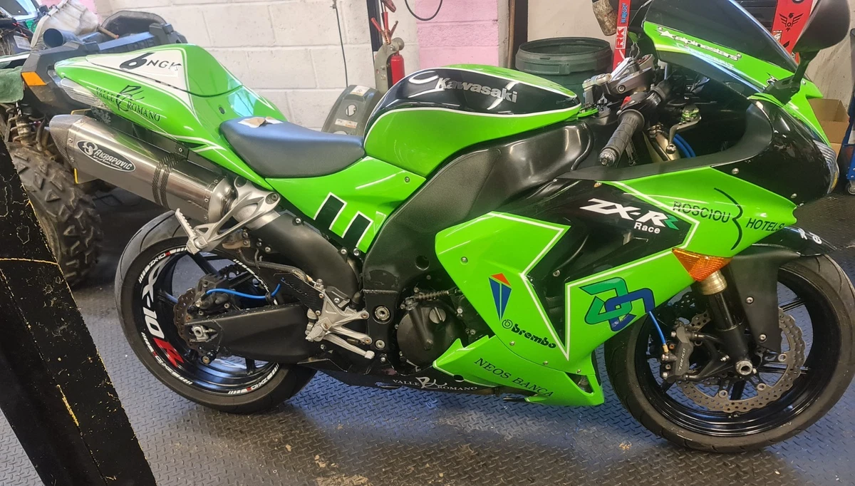 りょうしょうページ Ninja ZX-10R Performance MY 2025 - Kawasaki United Kingdom