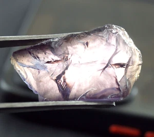 Piedra preciosa suelta áspera natural alejandrita que cambia de color con certificación GIE de 64,55 quilates - Imagen 1 de 7