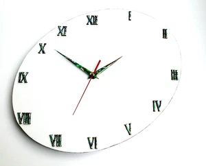 Reloj de pared ovalado blanco hecho a mano, 11,8/15,7 pulgadas (aprox.), reloj minimalista. - Imagen 1 de 12