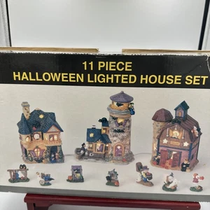 Halloween 11-teiliges Keramik Dorf Set Spuk Scheune beleuchtetes Haus Geist Fledermäuse  - Bild 1 von 23