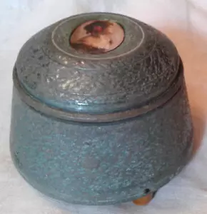 Vintage Viennese Woods Footed Trinket/Powder Puff Metal Music Box - Picture 1 of 10