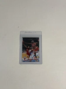 1993-94 NBA Hoops - 5th Anniversary #28 Michael Jordan HOF - Picture 1 of 2
