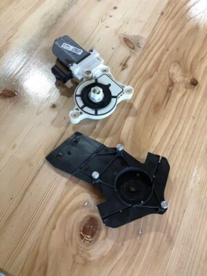 2009-2018 DODGE RAM 1500 REAR CENTER WINDOW MOTOR ASSEBLYOEM - Изображение 1 из 3