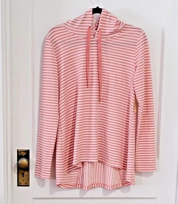 Nuevo con etiquetas Sudadera Pullover Activa St. Johns Bay ~ Alta-Bajo ~ Talla M ~ Roseta Rosa Rayas Foto 1 de 4