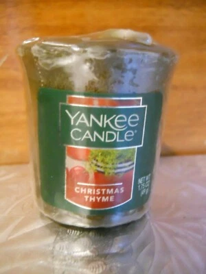 Nueva vela votiva sellada Yankee de 1,75 oz, tomillo de Navidad, verde Foto 1 de 2