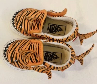 Zapatillas deportivas VANS Tiger Shark con correa naranja y negro para niños pequeños talla 5C Foto 1 de 4