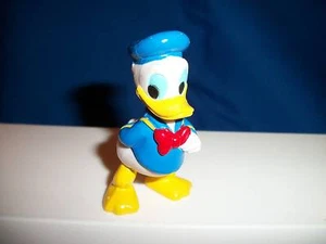 DONALD DUCK in KLASSISCHER UNIFORMKRAWATTE Kunststofffigur Disney PANINI ITALIEN Figur - Bild 1 von 3