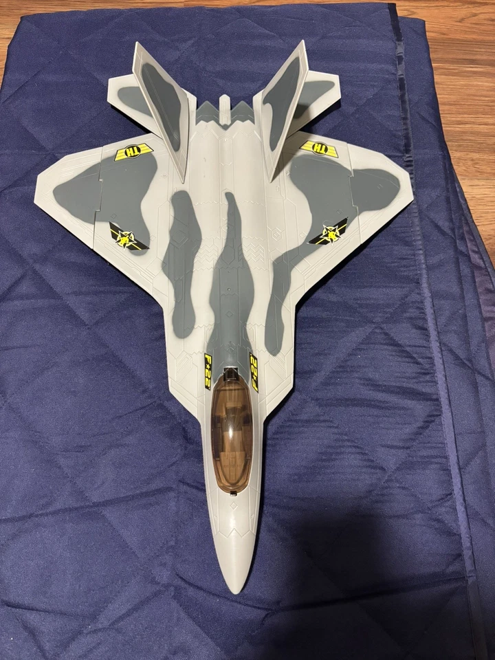 True Hero F-22 Raptor aeronave escala 1 18 BBI Elite Force compatível RARO  - Imagem 1 de 4