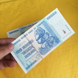 Billete trillonario auténtico de 100 billones de dólares del Banco de Zimbabue - Imagen 1 de 4