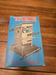 Vintage The Outhouse Neuheit Spielzeug Hongkong 50er Jahre Gag mit Box und Anleitung - Bild 1 von 12