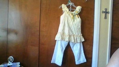 2-Pc Girls Size 6 Summer Outfit: EYELET Bumblebee Tanktop & Gap Capri Pants CUTE - Image 1 of 4
