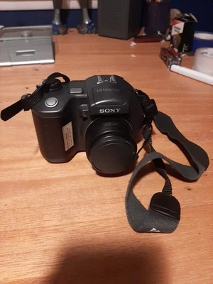 Sony Mavica MVC-CD500 5.0 MP Digital Camera 3x Optical Zoom ,Good Condition - Image 1 of 3