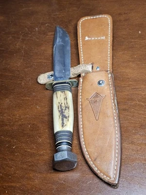 Редкий мраморный длиннорогий нож 60-х с шестиугольной помпой и оригинальными ножнами - Изображение 1 из 4