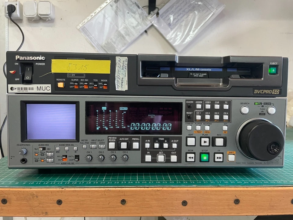 Panasonic AJ-SD965 | DVCPro 50 Videokassettenspieler | Videorekorder - Bild 1 von 4