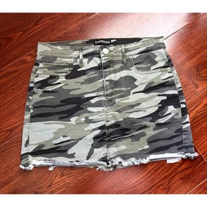EXPRESS Jeans Womens Size 6 Camouflage Print Frayed Hem Mini Skirt Halloween - Picture 1 of 8