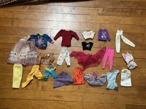 Lote Ropa Barbie Vintage Años 80 90 Mattel y Trajes Hechos a Mano Prendas para el torso Pantalones Lote H - Imagen 1 de 4
