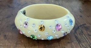 Brazalete brazalete vintage marfil y estrás celuloide pinza blanco sin firmar - Imagen 1 de 4