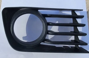2004-2009 Toyota Prius left fog lamp cover OEM - Picture 1 of 3