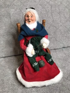Byers Choice Weihnachtspullover rot Mrs. Claus Strick im Schaukelstuhl - Bild 1 von 15