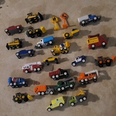 ЛОТ ТОВАРОВ Мини Транспортные средства Строительные Грузовики Дорожные Знаки DRIVE by BATAT Pocket Series - Изображение 1 из 2