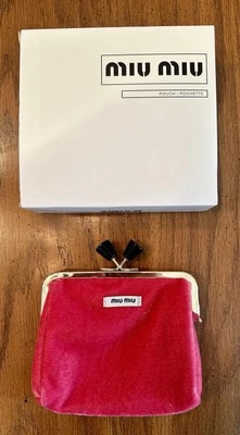 Auténtico Bolso Cartera MIU MIU Terciopelo Rojo Pequeño Cierre Dorado NUEVO Foto 1 de 4