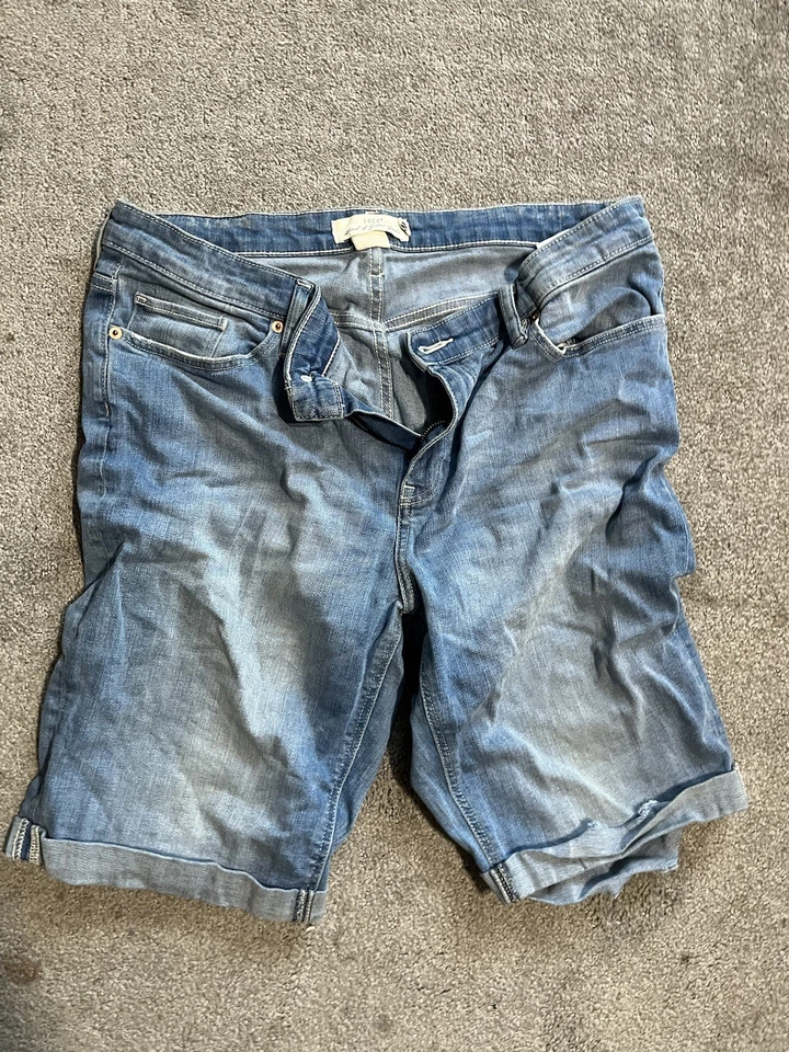 H&M Logg Cutoff Jean Shorts Women’s Size 32 Denim Med Wash Raw Hem Mid Length - Image 1 of 4