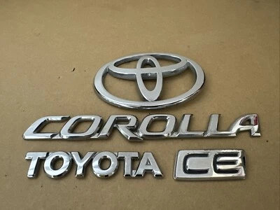 FRETE GRÁTIS! Conjunto de emblemas de emblema traseiro Toyota Corolla Ce fabricante de equipamento original 2003-2008 04 05 06 07 08 - Imagem 1 de 4