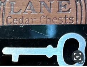 Lane Miniatur Zeder Truhe Box Schlüssel "Sie kaufen nur einen!" - Bild 1 von 4