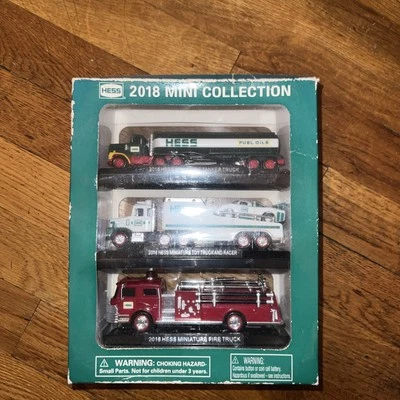 Camión cisterna Hess Mini Collection 2018 Hess Hess con corredor - camión de bomberos Hess Foto 1 de 4