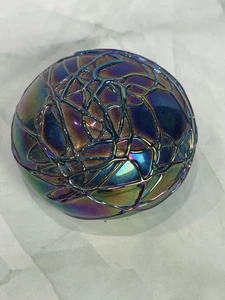 Kunst Glas Briefbeschwerer signiert Intaglio Studio irisierend Spinnennetz Nieselregen Anton - Bild 1 von 8