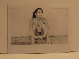 FOTOGRAFÍA ENCONTRADA DE COLECCIÓN ARTE FOTO POLAROID NATIVA AMERICANA MEXICANA ADOLESCENTE NIÑA - Imagen 1 de 4