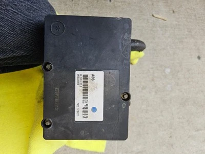 2005-12 Nissan Frontier  Anti lock brake pump system Foto 1 de 4