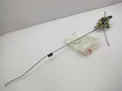 Original OEM 1990-1994 Mazda 323 DELANTERO DERECHO Manual Cerradura Puerta Pestillo BR93-58-310B Foto 1 de 4