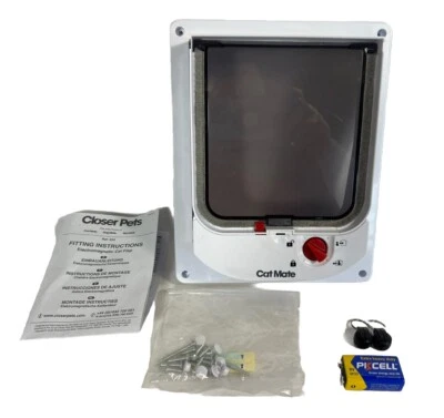 Solapa electromagnética para gato Cat Mate de 4 vías + 2 imanes para cuello blanco modelo 254W Foto 1 de 4