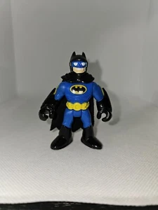 Imaginext DC Super Friends 3” Batman Figure Blue Goggles Black & Blue Suit - Picture 1 of 4