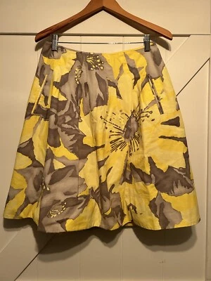 Falda Martin + Osa Amarilla Y Gris Floral Texturizada Con Bolsillos Foto 1 de 4